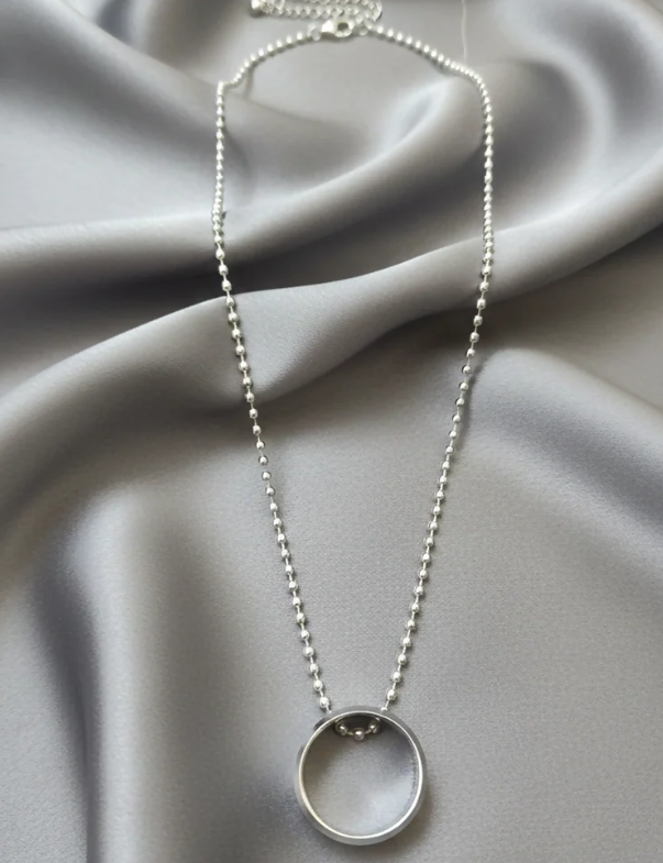 Silver Round Pendant Necklace For Men – Sleek Minimal Style