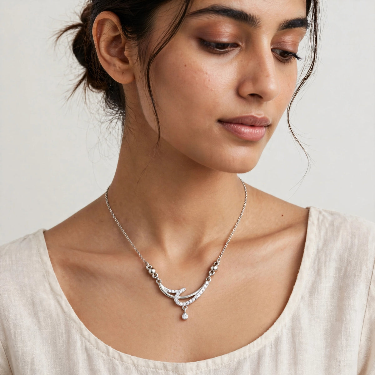 Crescent Curve Pendant Necklace – Elegant Silver Tone Design